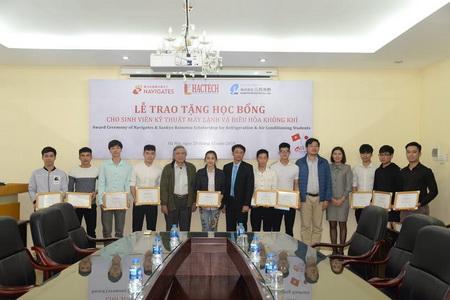 10 Sinh viên KTML nhận học bổng từ công ty Điện lạnh Nhật Bản