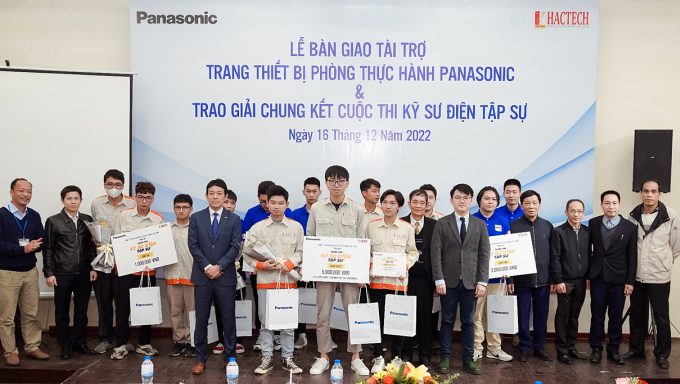 Panasonic Electric Works tài trợ thiết bị thực hành cho sinh viên HACTECH